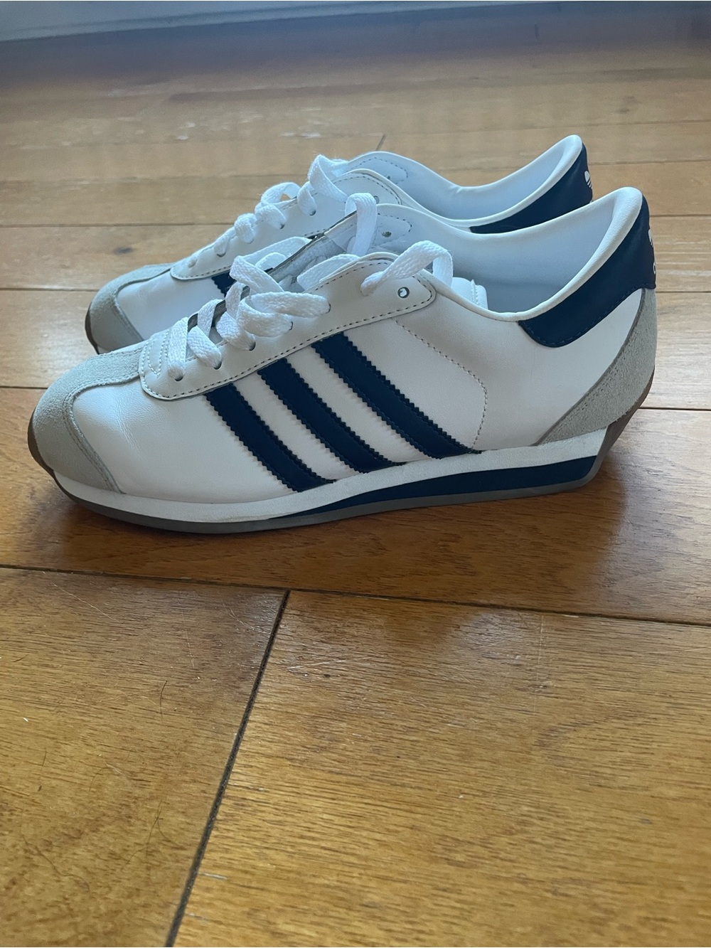 adidas White Sneakers with Navy Three-Stripes M 5.5/W6.5 - Picture 2 of 8